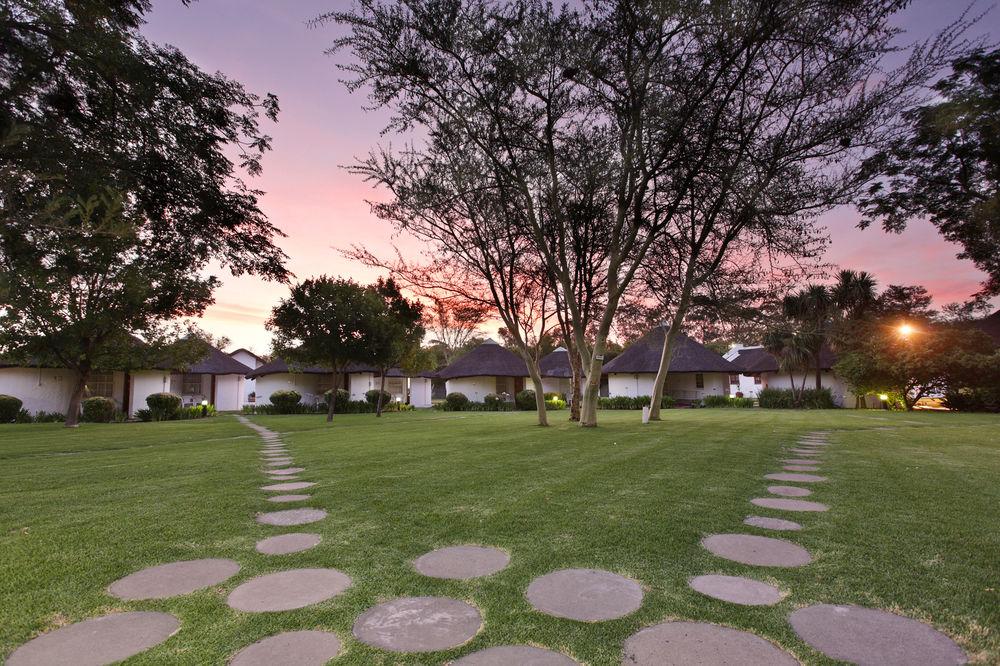 Protea Hotel By Marriott Oudtshoorn Riempie Estate Exteriör bild