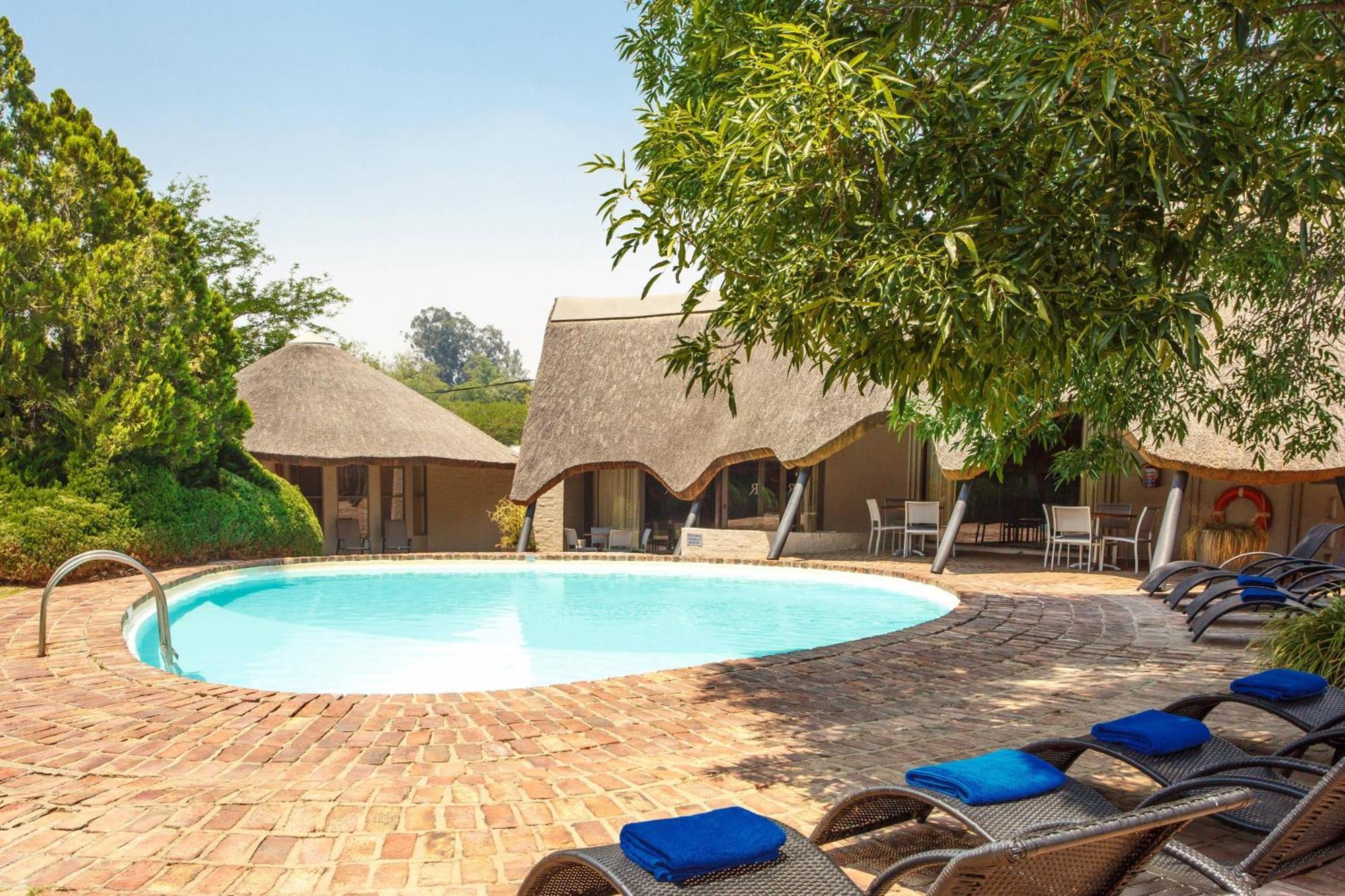 Protea Hotel By Marriott Oudtshoorn Riempie Estate Exteriör bild