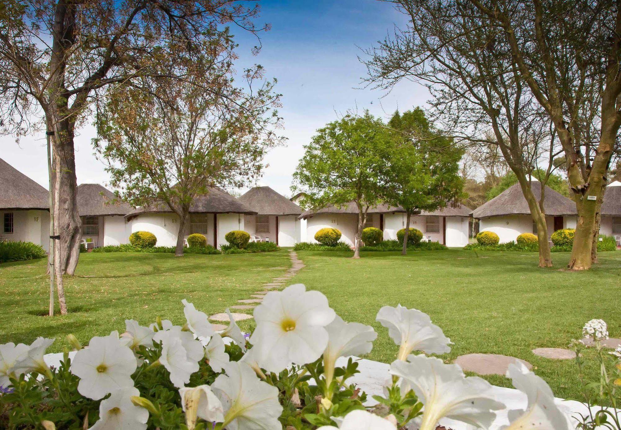 Protea Hotel By Marriott Oudtshoorn Riempie Estate Exteriör bild