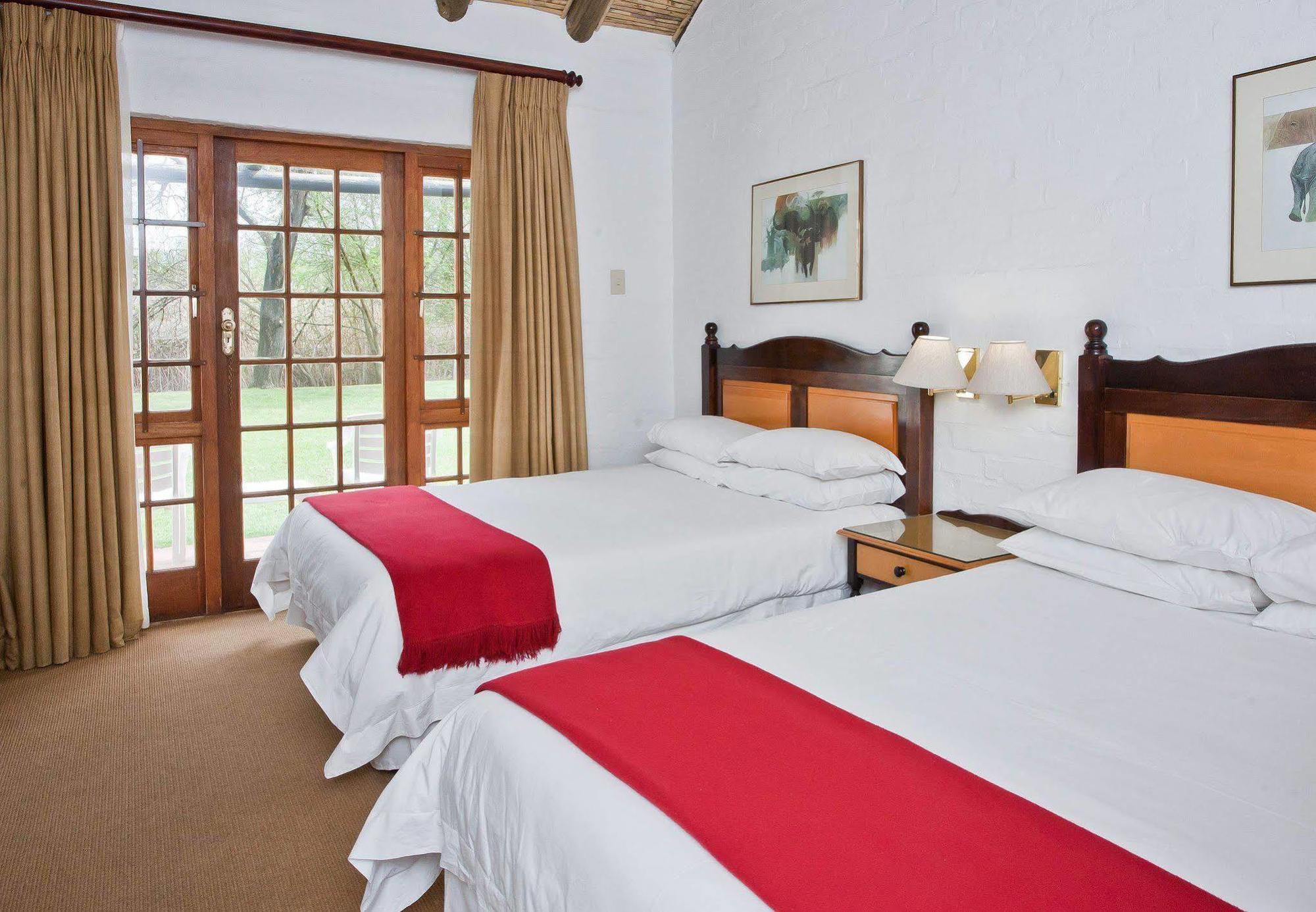 Protea Hotel By Marriott Oudtshoorn Riempie Estate Exteriör bild