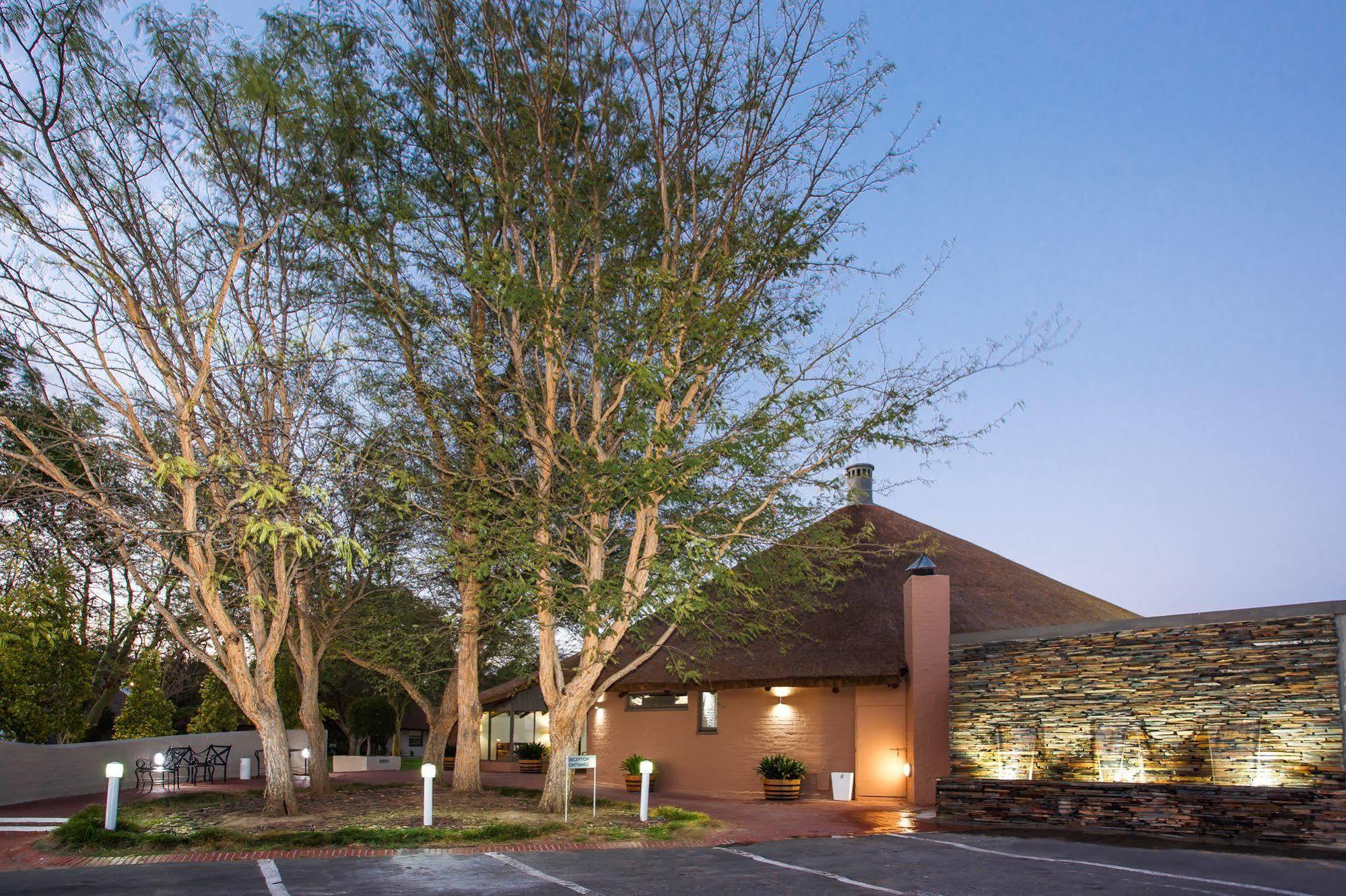 Protea Hotel By Marriott Oudtshoorn Riempie Estate Exteriör bild