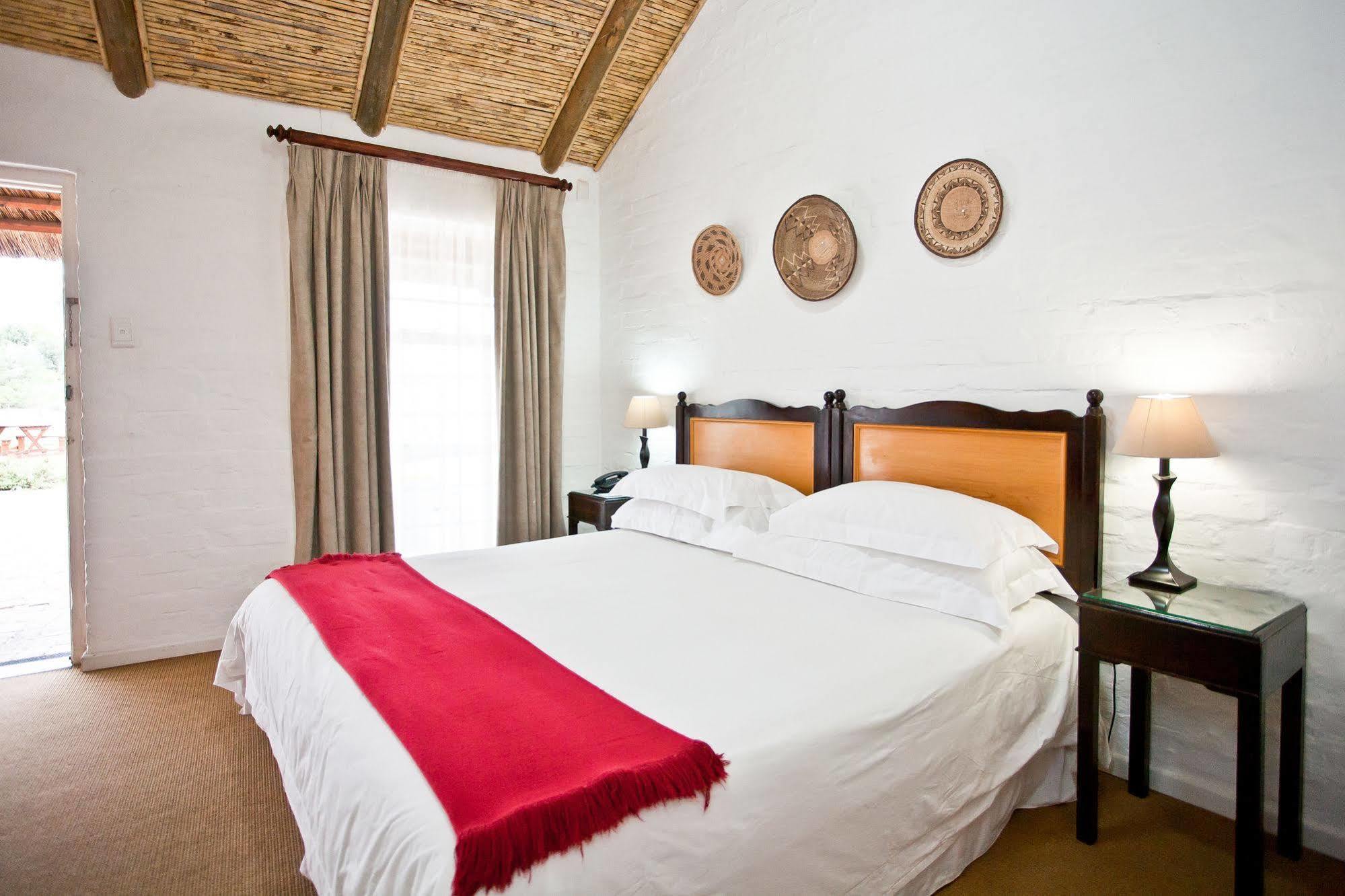 Protea Hotel By Marriott Oudtshoorn Riempie Estate Exteriör bild